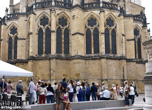 En la cabecera de la catedral g&oacute;tica de Bayona