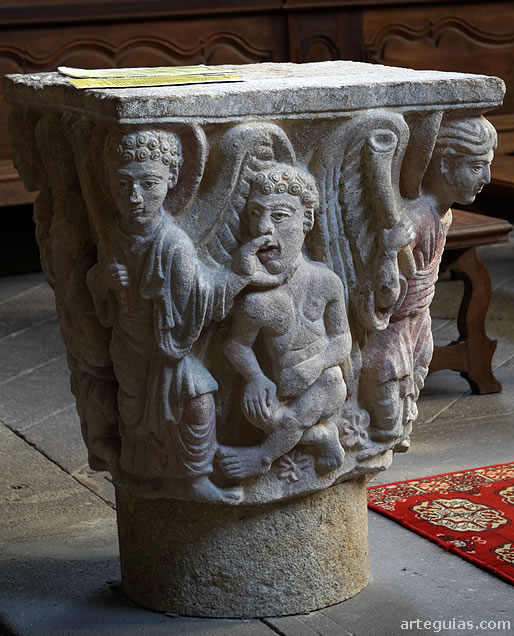 Precioso capitel en la Abad&iacute;a de Mozac