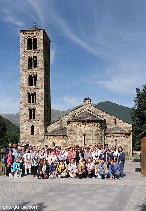 La esperada foto delante de Sant Climent de Ta&uuml;ll