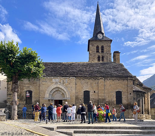 S&aacute;bado por la ma&ntilde;ana en la iglesia de Boss&ograve;st