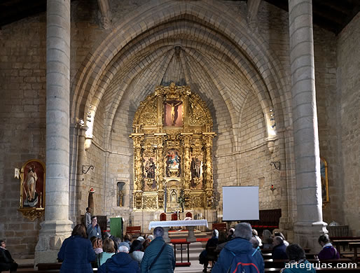 En el interior de la iglesia medieval de  Jara&iacute;z de la Vera