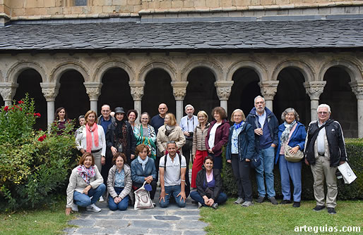 Posando en el claustro de la catedral de Seu de Urgell