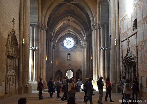 Explicaciones en el interior de la Catedral de Lleida (Seu Vella)