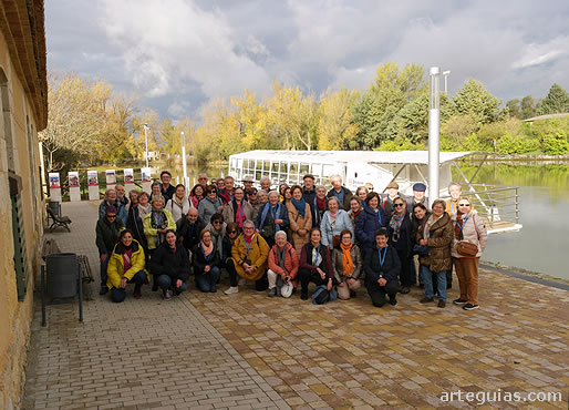 Posando en el embarcadero del Canal de Castilla en Medina de Rioseco