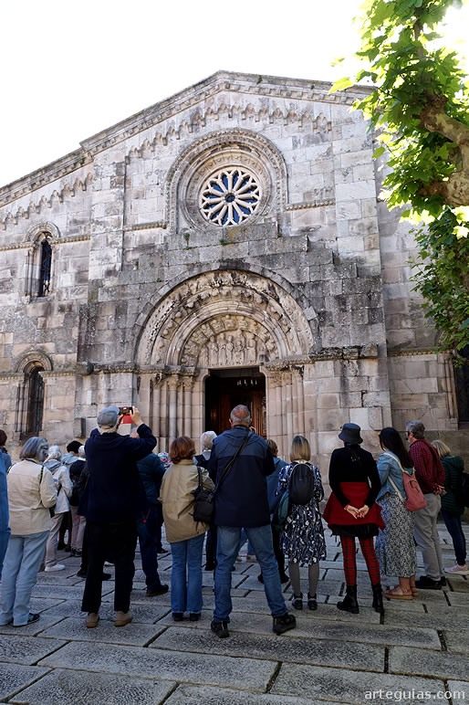 Portda ade la iglesia de Santa Mar&iacute;a del Campo
