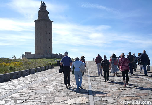 Paseo vespertino por los alrededores de la Torre de H&eacute;rcules
