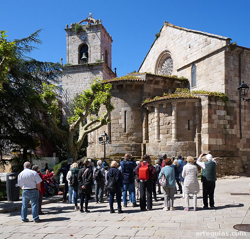 En la cabecera de la iglesia de Santiago