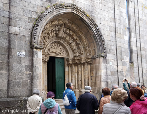 S&aacute;bado por la ma&ntilde;ana en la iglesia de Santiago de Betanzos