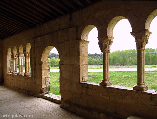 Galer&iacute;a porticada de la Ermita de Nuestra Se&ntilde;ora de las Vegas