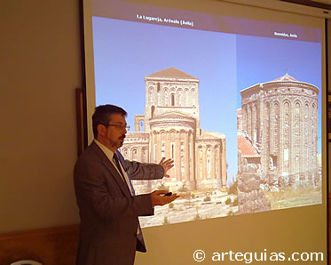 Explicaciones de David de la Garma sobre la arquitectura mud&eacute;jar 