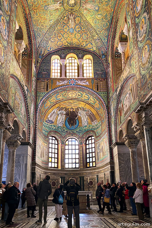 La maravillosa experiencia de entrar en San Vitale de R&aacute;vena