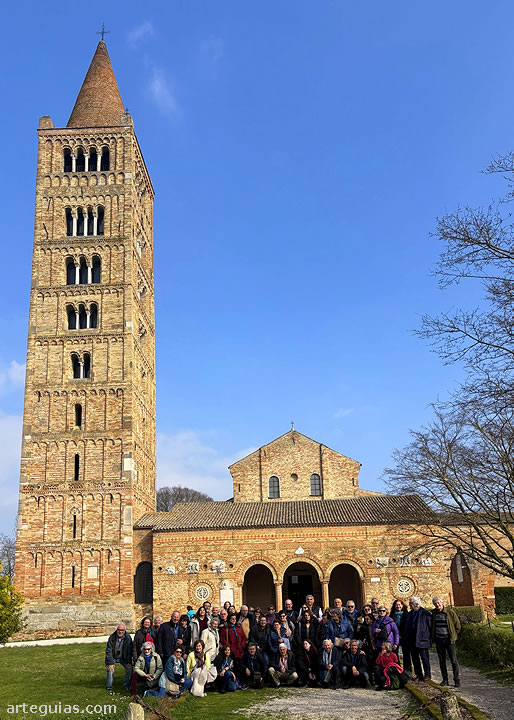 Foto de grupo en la Abadía de Pomposa