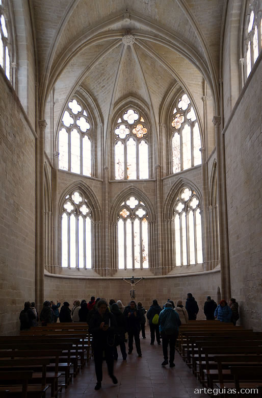 Famosa cabecera con grandes ventanales del Monasterio de Ca&ntilde;as