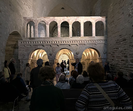 Interior con la c&eacute;lebre tribuna