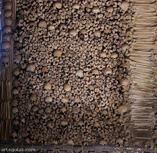 Capela dos Ossos en &Eacute;vora