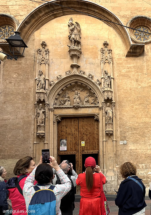 El jueves por la ma&ntilde;a comenzamos por el casco hist&oacute;rico de Palma y su iglesia de Sant Miquel.