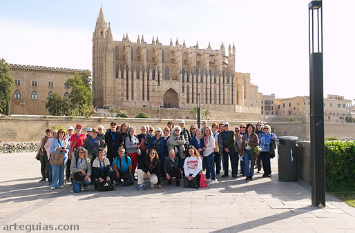 Mi&eacute;rcoles por la ma&ntilde;ana: despu&eacute;s del aeropuerto, directamente a la Catedral de Palma de Mallorca.