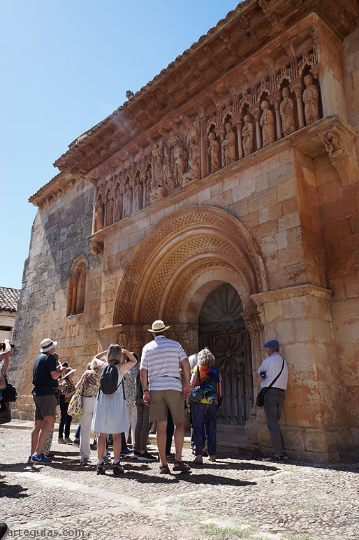 La famosa fachada de Moarves de Ojeda