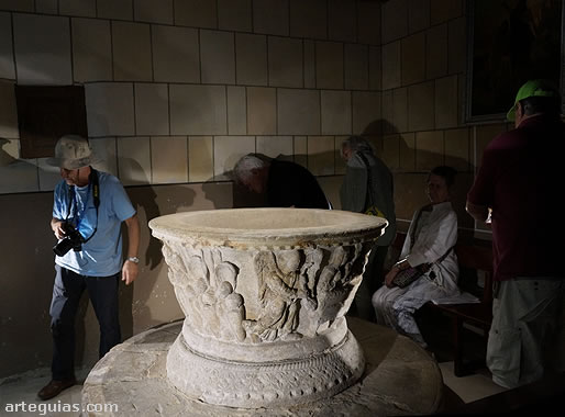 Iglesia de Calahorra de Boedo: pila bautismal