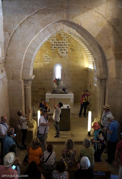 En el interior de la iglesia de Cezura