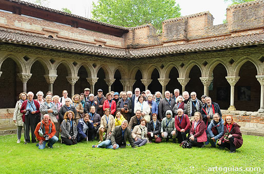 El grupo posando en el claustro de Moissac