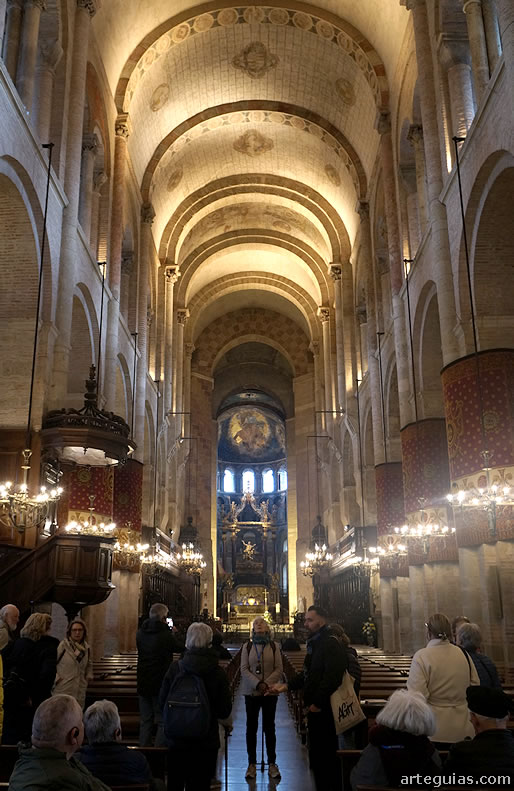 Interior de la Bas&iacute;lica de Saint-Sernin