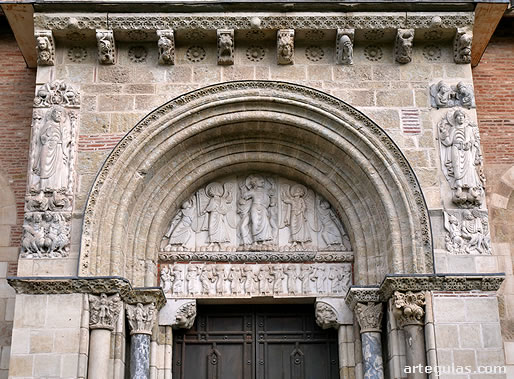 Puerta de Media Villa