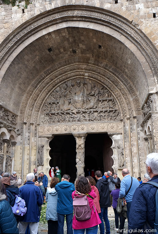 En la puerta de Moissac