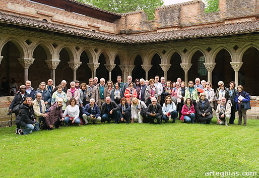 Foto de familia en el claustro de Moissac