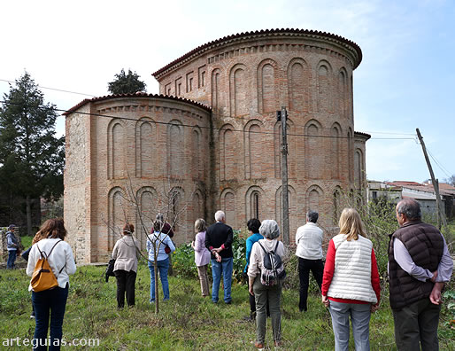 Visita a los restos del monasterio benedictino de San Salvador en Castro de Avelas