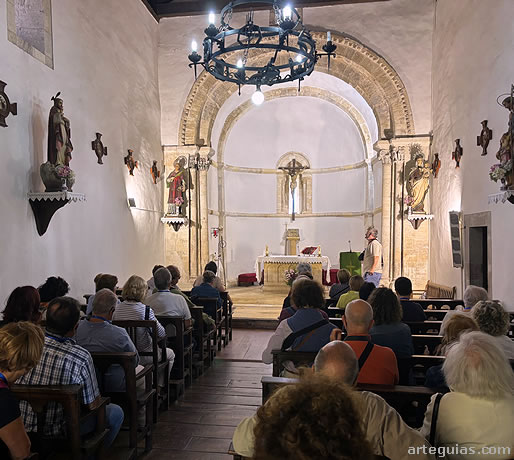 Interior de la iglesia románica de Priorio