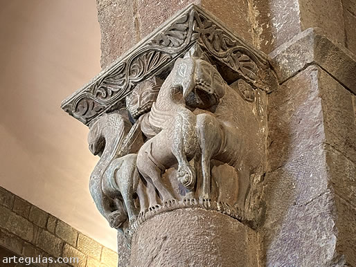 Capitel del monasterio de Sant Joan les Fonts
