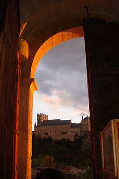 Espectacular imagen del alc&aacute;zar desde el interior de la Vera Cruz