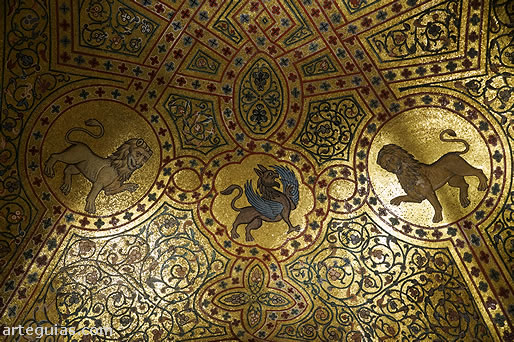 Una de las salas m&aacute;s espectaculares es la Habitaci&oacute;n del rey Roger con sus mosaicos de tem&aacute;tica no religiosa.