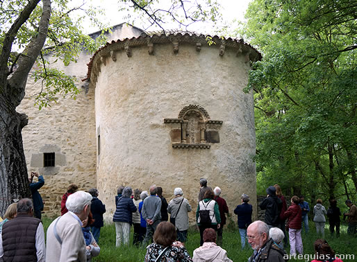 Domingo por la ma&ntilde;ana: iglesia de San Pelayo de Ayega