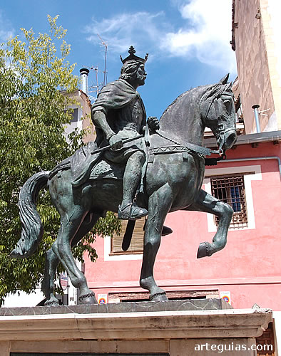 Estatua de Alfonso VIII, rey de Castilla y conquistador de la ciudad de Cuenca a los musulmanes