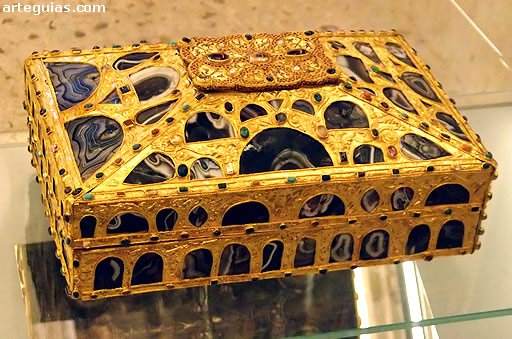 Caja de las &Aacute;gatas. C&aacute;mara Santa de la Catedral de Oviedo