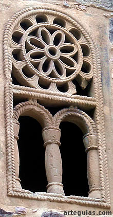 Ventanal de San Miguel de Lillo. Siglo IX