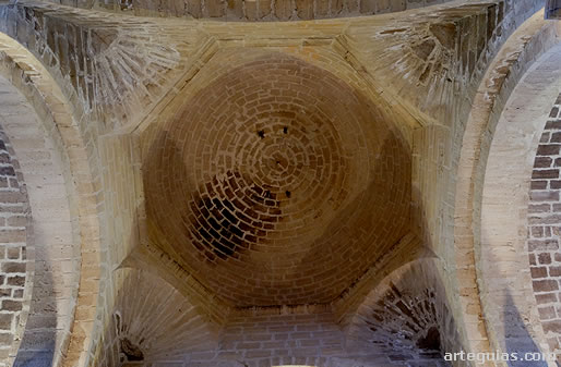 Interior de los arcos torales, las trompas, el cimborrio y la c&uacute;pula