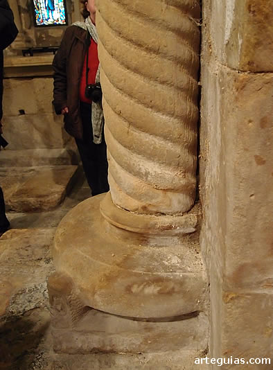Basa y fuste de una de las columnas
