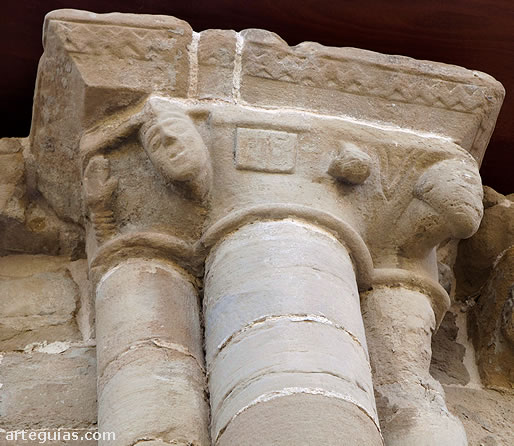 Capiteles del &aacute;bside