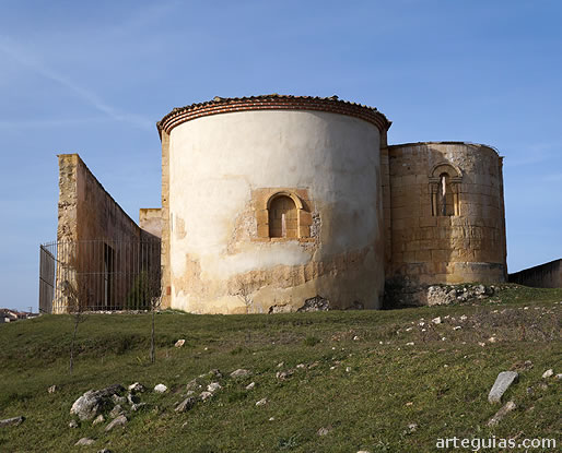 La ermita de Rebollo desde el este