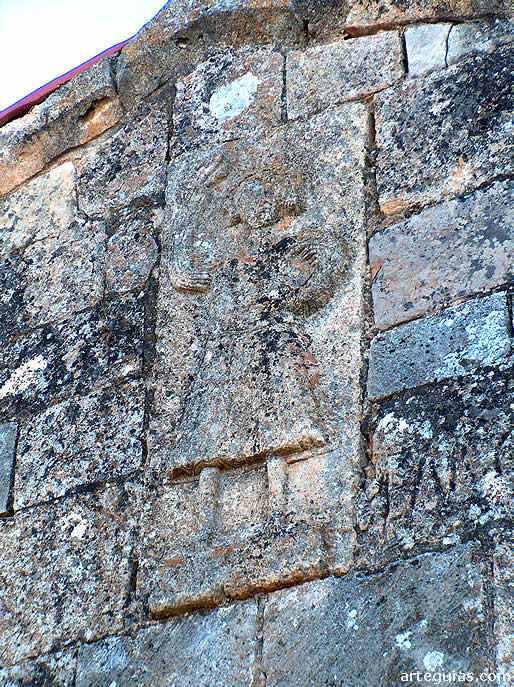 Gran relieve con la figura de un hombre