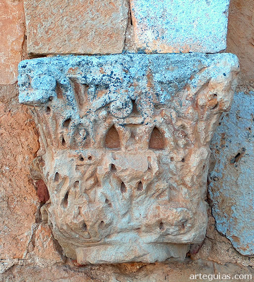 Capitel romano de spolia o acarreo