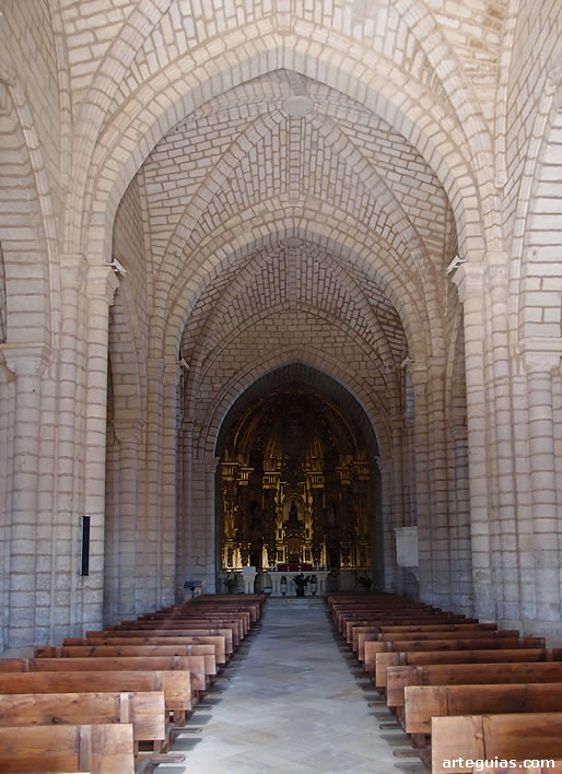 Interior de la nave central. Ermita de la Virgen de las Fuentes de Amusco