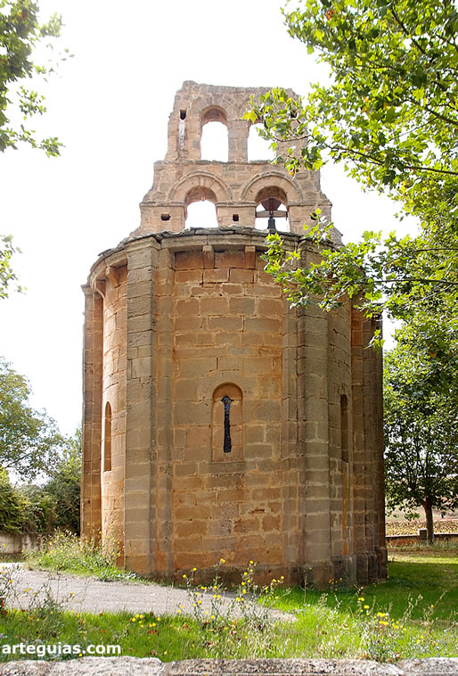Cabecera y espada&ntilde;a de la ermita