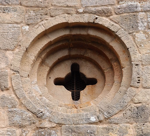 &Oacute;culos del hastial occidental