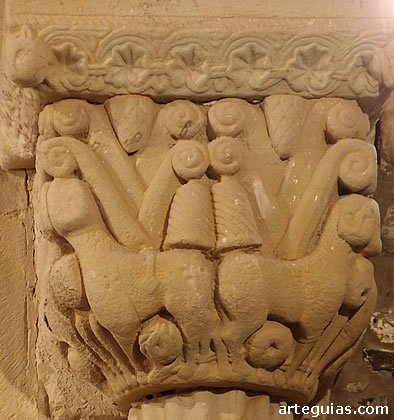 Capitel con leones