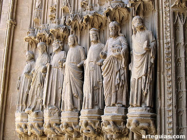 Foto del Apostolado de la puerta principal de la Catedral de Huesca
