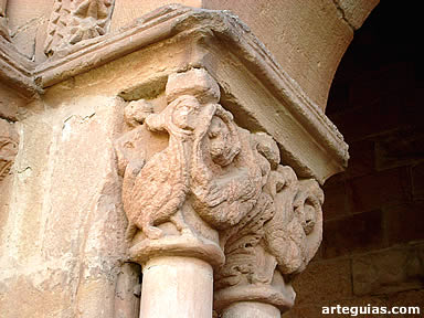 Capiteles románicos en el claustro de la concatedral de San Pedro de Soria